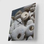 Steine mit Lochquadrat, moderne Uhr (Winkel)