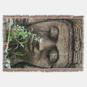 Steingartenstatue mit Blume Decke