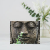 Steingartenstatue mit Blume Postkarte (Stehend Vorderseite)