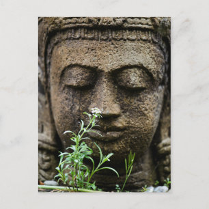 Steingartenstatue mit Blume Postkarte