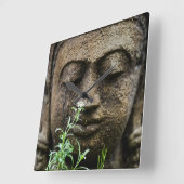 Steingartenstatue mit Blume Quadratische Wanduhr (Winkel)