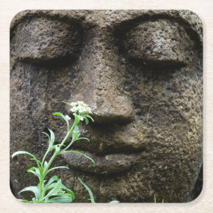 Steingartenstatue mit Blume Rechteckiger Pappuntersetzer