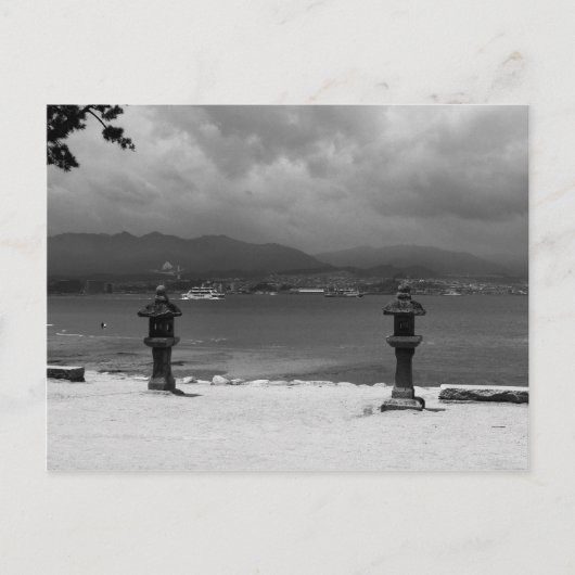 Steinlaternen am Meer Postkarte (Vorderseite)