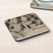 Steinschnitzen der Liebhaber, die ein Tanz Getränkeuntersetzer (Linke Seite)