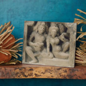 Steinschnitzen von Liebhabern, die eine Tanzauffüh Fotoplatte (Seite)