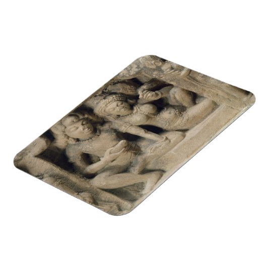 Steinschnitzen von Liebhabern, die eine Tanzauffüh Magnet (Linke Seite)