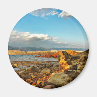 Steinstrand auf der Insel Pag in Kroatien Magnet