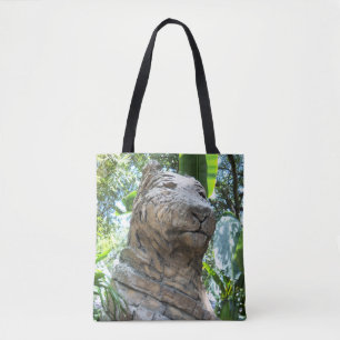 Steintiger auf einer Tottasche Tasche