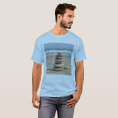 Steinturm auf Strand T-Shirt (Vorne ganz)
