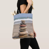 Steinturm auf Strand Tasche (Von Nahem)