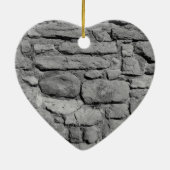 Steinwand. Schwarzweiss. Keramikornament (Hinten)