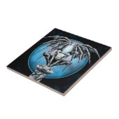 Steinwasserspeier mit blauem Mond Fliese (Seite)