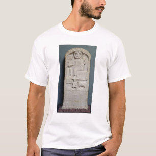 Stele eingeweiht Saturn, von EL-Ayaida T-Shirt