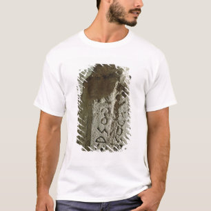 Stele mit dem Text eines heiligen Gesetzes T-Shirt