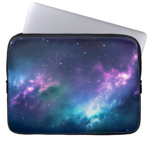Stellar Illumination: Nebel mit glühenden Sternen Laptopschutzhülle