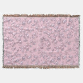 Stellen der weißen rosa Perlen auf rosa Samt Decke (Vorderseite)