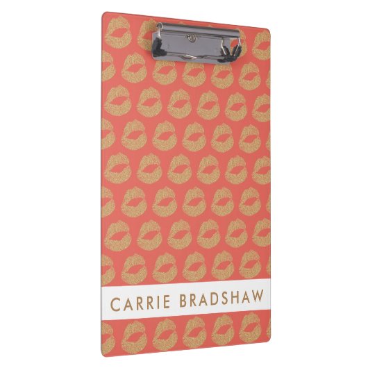 Stellen Sie die Lippen für den Gold-Glitzer zusamm Klemmbrett (Rechts)