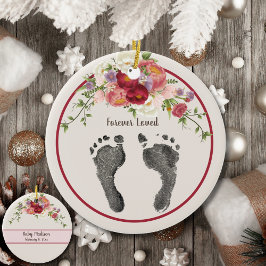 Stellen Sie Ihren Babyfuß auf roten Blumengeflecht Keramik Ornament