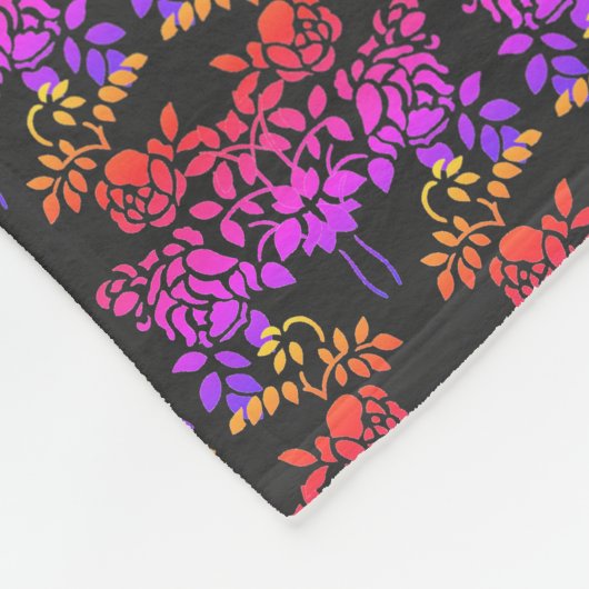Stenciierte Rose Blume Abstrakte Farbgestaltung Fleecedecke (Ecke)