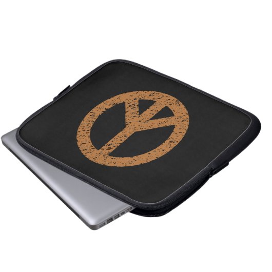Stenciled Peace Symbol - Brown on Blk Laptopschutzhülle (Vorne Knopf)
