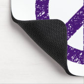Stenciled Peace Symbol - DP Lila Mousepad (Ecke)