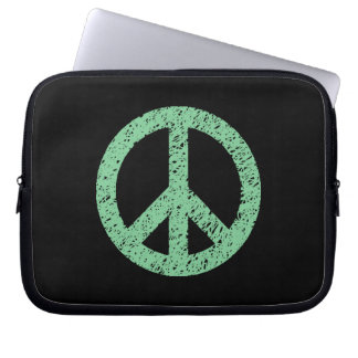 Stenciled Peace Symbol - Faded Green on Blk Laptopschutzhülle