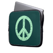 Stenciled Peace Symbol - Ghost Grn on Dk Grn Laptopschutzhülle (Vorderseite Links)