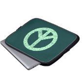 Stenciled Peace Symbol - Ghost Grn on Dk Grn Laptopschutzhülle (Vorne Knopf)