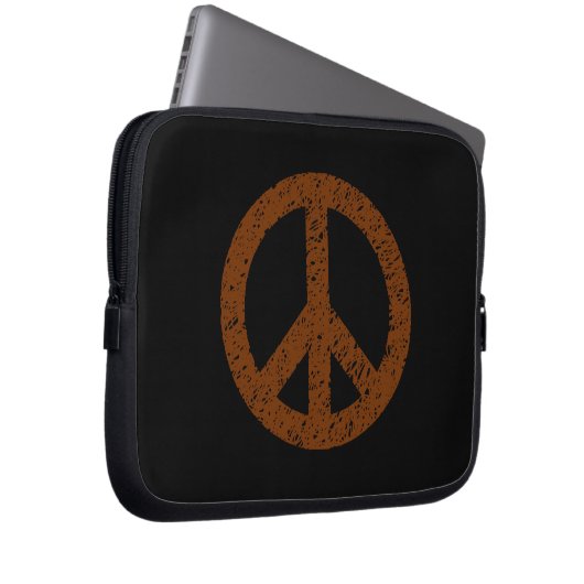 Stenciled Peace Symbol - Walnut on Blk Laptopschutzhülle (Vorne Rechts)