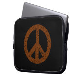 Stenciled Peace Symbol - Walnut on Blk Laptopschutzhülle (Vorderseite Links)