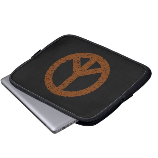 Stenciled Peace Symbol - Walnut on Blk Laptopschutzhülle (Vorne Knopf)