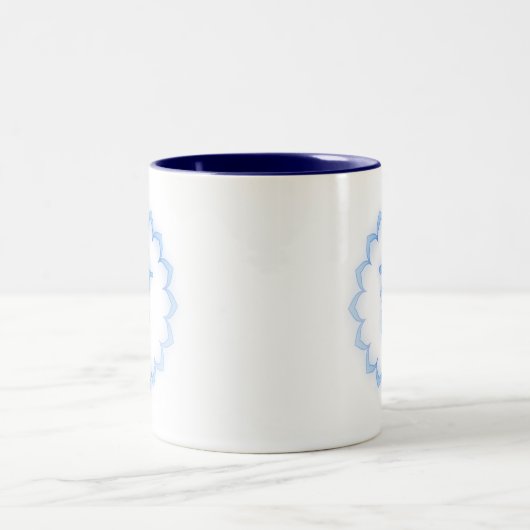 "Stenciled" Throat Chakra - Light Blue Zweifarbige Tasse (Mittel)