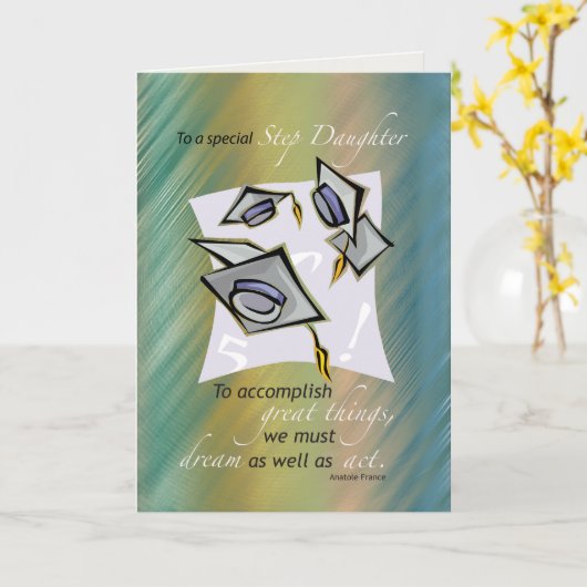 Step Daughter Abschluss Hats in Air, Congratulati Karte (Gelbe Blume)