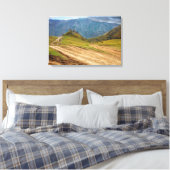 Stepantsminda Kazbegi Georgia Leinwanddruck (Insitu (Schlafzimmer))