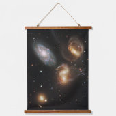 Stephans Quintet: Galaxie-Galaktische Trümmer Wandteppich Mit Holzrahmen (Vorderseite)