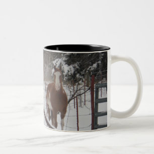 Stepper im Schnee Zweifarbige Tasse