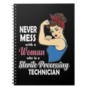 Sterile Processing Technique geben Frauen Autoclav Notizblock