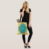 Stern Mandala Blau Gold Tasche (Am Model)