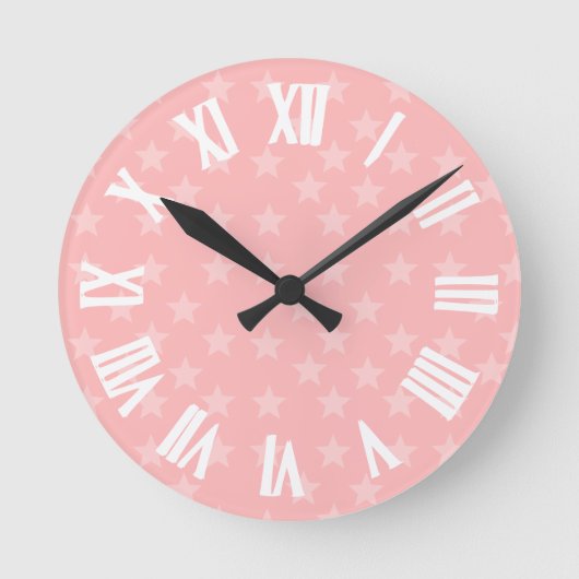 Sterne auf rosa Monogramm-oder Namen-Gewohnheit Runde Wanduhr (Vorderseite)