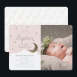 Sterne & Mond Rosa Girl Foto Taufe Einladung<br><div class="desc">Die Taufveranstaltung dieses niedlichen Mädchens in Foto mit einem rot-rosa Hintergrund mit Imitaten goldenen Glitzer-Sternen,  dem Halbmond und weißen Wolken. Die Rückseite weist ein weißes Hintergrund-Imitat mit goldenen,  zufälligen Punktmustern auf. Personalisieren Sie Ihre Bedürfnisse. Mehr passende Produkte finden Sie in meinem Geschäft.</div>