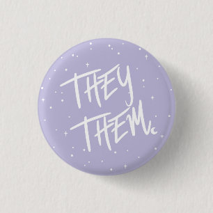Sterne Sie ihnen Pronomen in Lilac Button