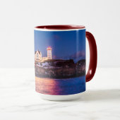 Sterne über Nubble Lighthouse in Maine Tasse (VorderseiteRechts)