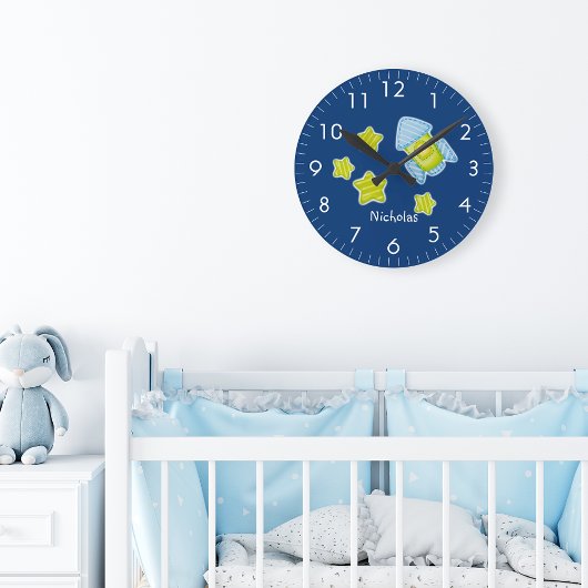 Sterne und Raketen-Kinderzimmer Mit Monogramm Runde Wanduhr