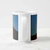 Sterne und Roter Rock Jumbo-Tasse (Rückseite)