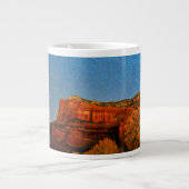 Sterne und Roter Rock Jumbo-Tasse (Vorderseite)
