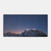 Sterne und schneebedeckte Berge Schreibtischunterlage (Vorderseite)