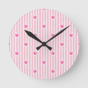 Sternenexplosion Valentinsherz auf weichem rosa St Runde Wanduhr