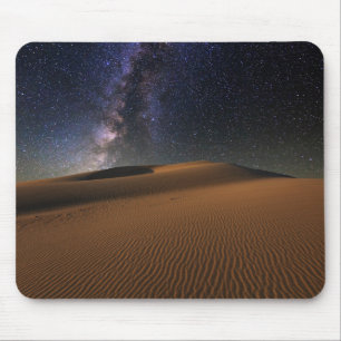 Sternenklarer Himmel über der Sanddünengobi-Wüs Mousepad