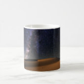 Sternenklarer Himmel über der Sanddünengobi-Wüste Kaffeetasse (Mittel)
