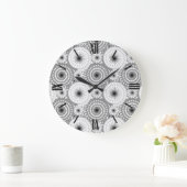 Sternexplosionen und Zahnräder, grau, schwarz und  Große Wanduhr (Zuhause)